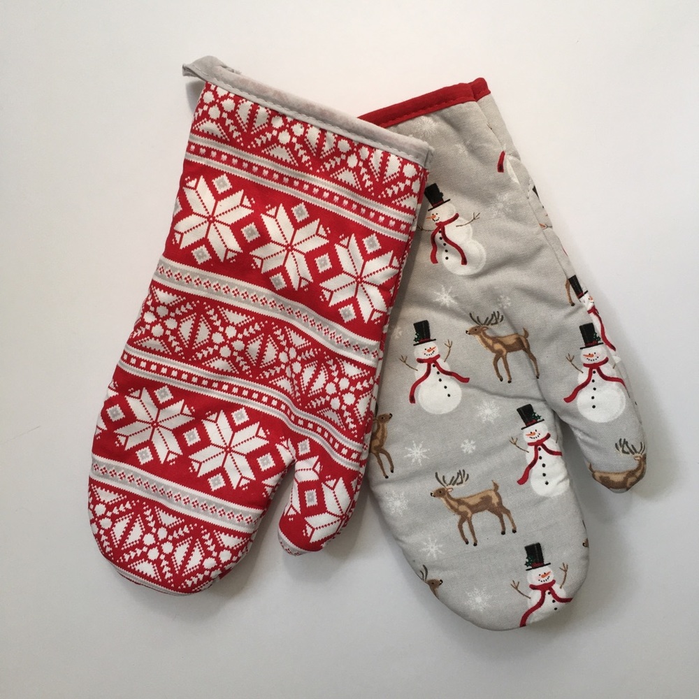 Christmas oven mitts, set of 2, NWOT